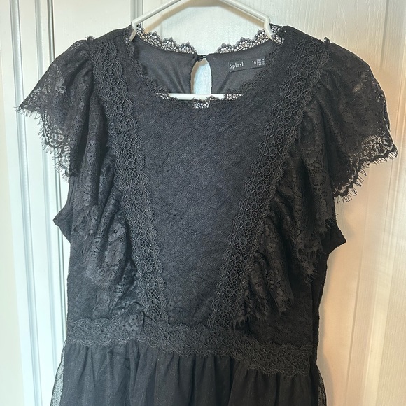 Sleeveless maxi lace dress - Picture 3 of 5